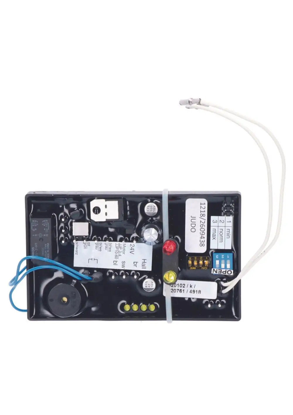 Schaltungseinheit von Judo mit elektronischen Komponenten, LED-Anzeigen, Steckverbindungen und Kabeln zur Steuerung von Dosiervorgängen in einem technischen Gerät.